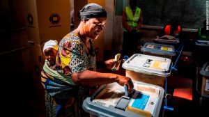 Voter-in-zimbabwe