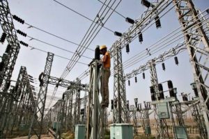 Electricity_worker_750x499