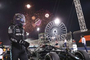 Hamilton wins thrilling season-opening Bahrain Grand Prix