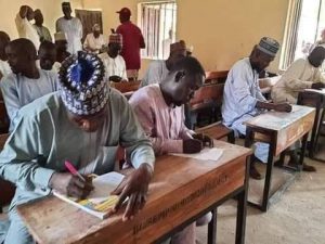 Governor Zulum holds impromptu tests for teachers in Baga