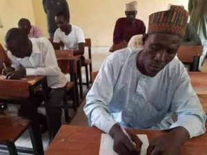 Governor Zulum holds impromptu tests for teachers in Baga