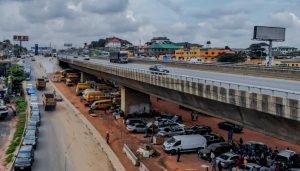 Fashola Inspects Rehabilitated Kara Bridge at Kilometer 5, Lagos/Ibadan Expressway