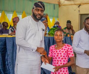 Another 100 Students benefit from Oyo Speaker's Bursary program 