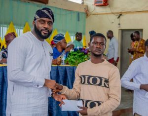 Another 100 Students benefit from Oyo Speaker's Bursary program 