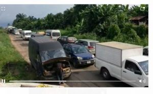 Latest Breaking News about Infrastructure: Starnded Commuters lament over Benin- Watrri Road