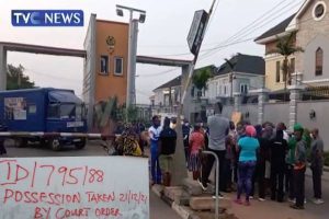 Panic as Police execute Supreme court judgment on behalf of landowners in Magodo