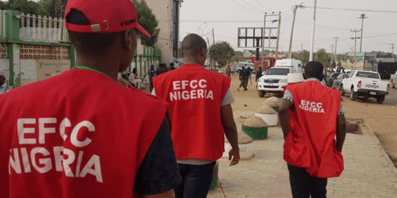 EFCC storms BDC in Abuja over alleged mopping up of dollars