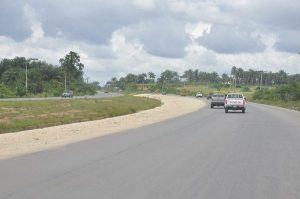 Policeman killed, another injured as gunmen abduct travellers on Lagos Ibadan Expressway