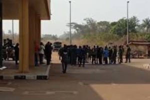 Security Operatives rescue another victim of Tom Ikimi Train attack
