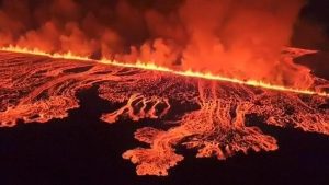 skynews-iceland-volcano-eruption_6492955