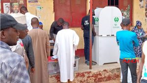 Voting-going-on-at-polling-unit1