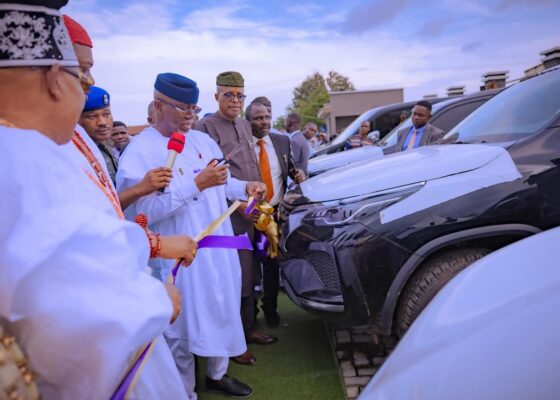 Gov Aiyedatiwa Presents New Vehicles To Traditional Rulers