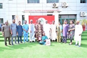 image_750x_693c0bd04a705